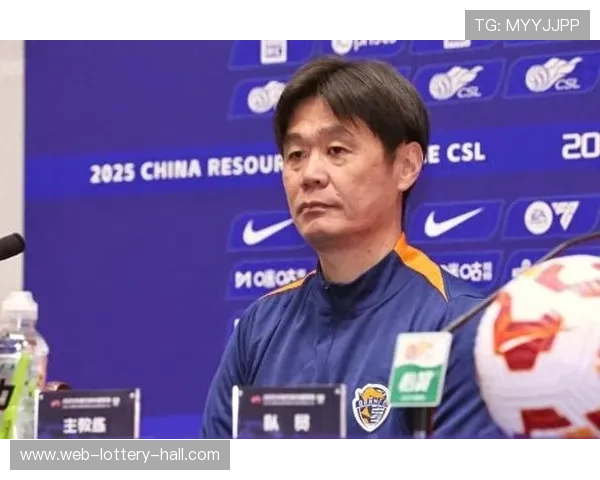 媒体人支持李霄鹏根据球队实际需求灵活调整阵容实现最佳战术布局